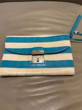 Marc Jacobs Leather Clutch Wristlet. 👝